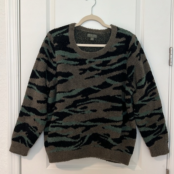 Barefoot Dreams Cozy Chic Seaside Crewneck Pullover Sweater Green Camo XL - Picture 9 of 10